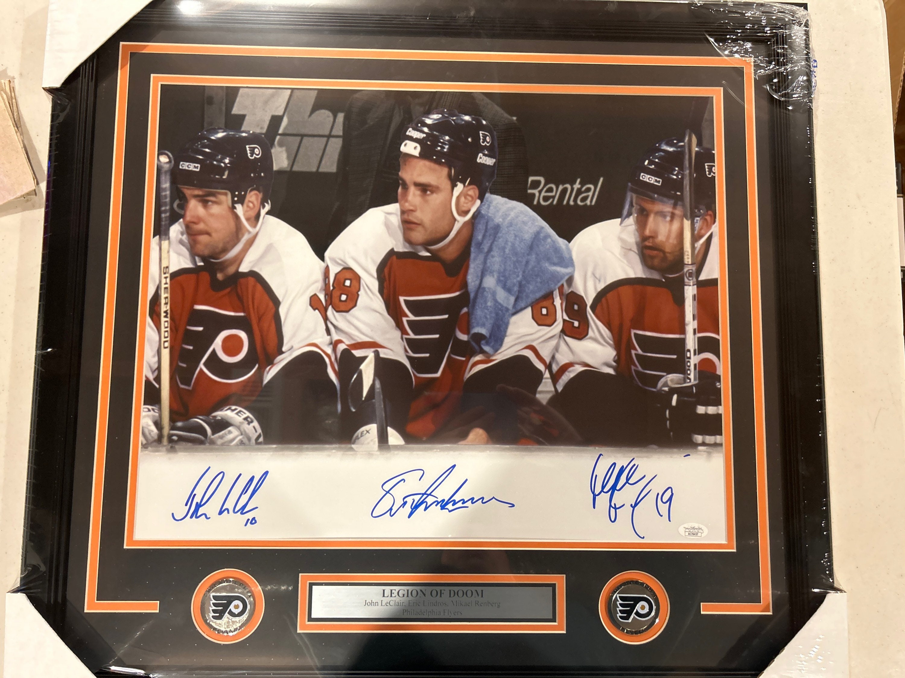 Eric Lindros Autographed Philadelphia Flyers Jersey at 's Sports  Collectibles Store