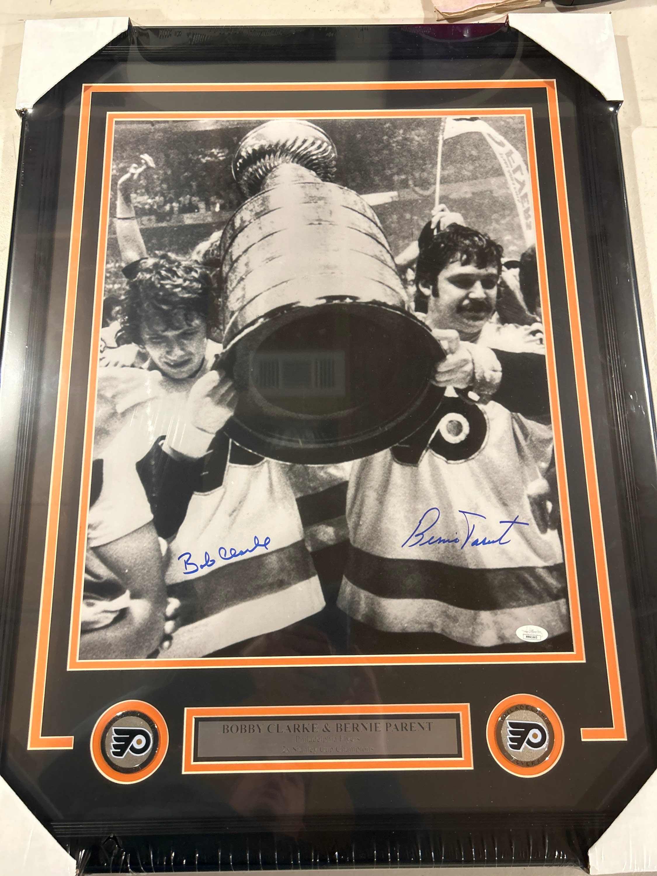 Bobby Clarke Autographed Memorabilia  Signed Photo, Jersey, Collectibles &  Merchandise
