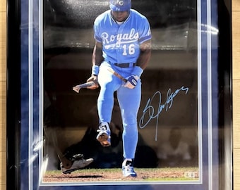 Fotografía enmarcada de 16x20 firmada por Bo Jackson, Kansas City Royals - Certificado Beckett