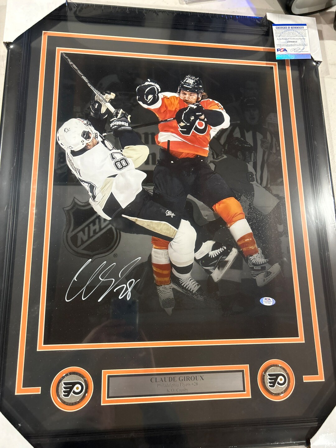 Claude Giroux Autograph Signed Flyers 16x20 Photo Black Framed Black