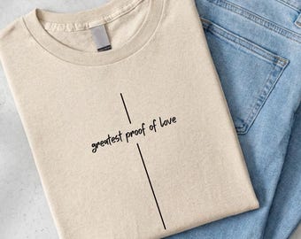 Kreuz Shirt "Greatest Proof of Love" – Geschenk zur Taufe – Jesus-Shirt Glaube