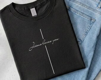 Kreuz Shirt "Jesus Loves You" Kalligraphie – Geschenk für Christen – Jesus T-Shirt