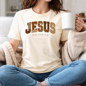 JESUS T-Shirt in Patchwork-Optik // Geschenk für Christen // christliche Kleidung // Geschenk zur Konfirmation // Taufgeschenk