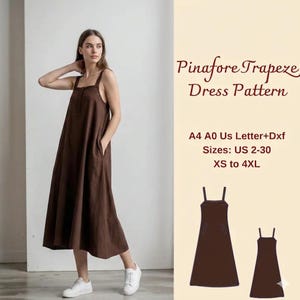 Può includere: Un abito scamiciato a trapezio marrone con spalline larghe e tasche laterali. Il testo recita: Pinafore Trapeze Dress Pattern, A4 A0 Us Letter+Dxf, Sizes: US 2-30, XS to 4XL. Due illustrazioni piatte dell'abito sono mostrate sotto.