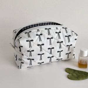 Quilted Makeup Bag, Coquette Makeup Bag, Ribbon Makeup Bag, Coquette Pouch, Coquette Aesthetic, Ribbon Bow Makeup Bag