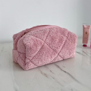 Rosa gesteppte Schminktasche, Sherpa Schminktasche, flauschige Schminktasche, Sherpa Geldbörse, Schminktäschchen, Kulturtasche Frauen, süße Schminktasche