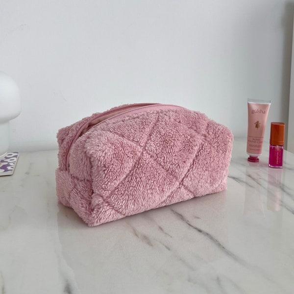 Sac de maquillage matelassé rose, sac de maquillage Sherpa, sac de maquillage moelleux, sac à main Sherpa, pochette de maquillage, sac de toilette pour femmes, sac de maquillage mignon