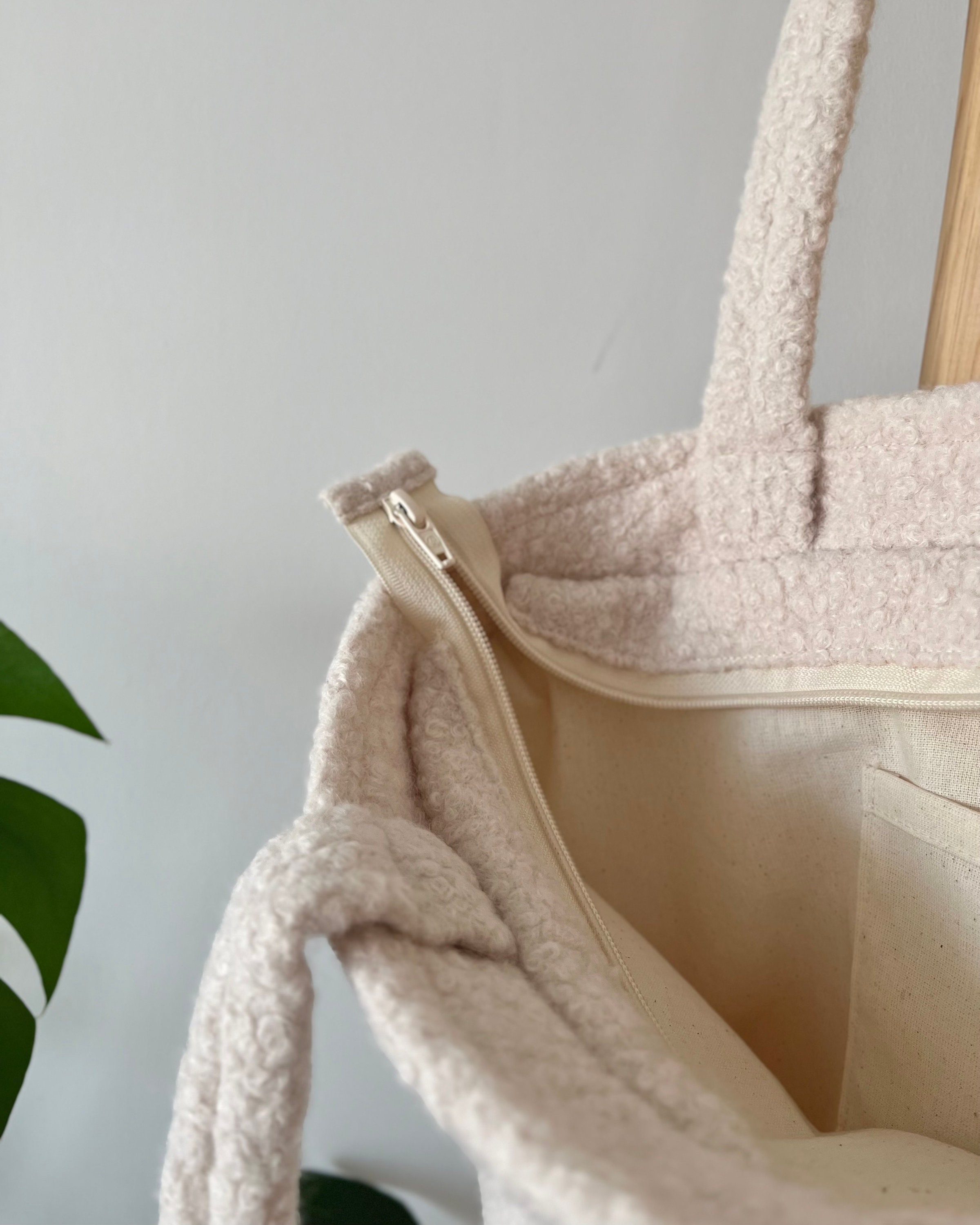 ★送料・関税込★Ossl★Handmade Dan.z fleece fluffy tote bag Amazon.com: Jytrew Suede Tote Bag, Retro Slouchy Tote Travel