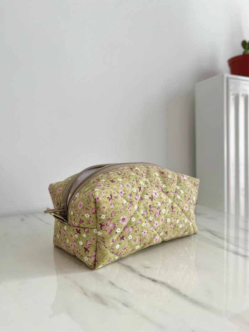 Quilted Makeup Bag, Floral Makeup Bag, Toiletry Bag Women, Quilted Cosmetic Bag, Small Makeup Bag, Makeup Pouch, Makeup Organizer Green