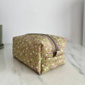 Sac de maquillage matelassé, sac de maquillage floral, sac de toilette femmes, sac cosmétique matelassé, petit sac de maquillage, pochette de maquillage, organisateur de maquillage image 6