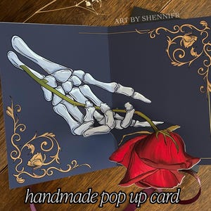 Tarjeta gótica desplegable / Tarjeta de amor marchita, flor de papel gótica romántica, regalo para amantes del gótico, tarjeta desplegable única hecha a mano, tarjetas personalizadas