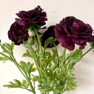 Donkere Bourgondische kunstmatige Ranunculus, Real Touch Ranunculus stengel, diep paarse Ranunculus bloem, Faux Ranunculus bloem