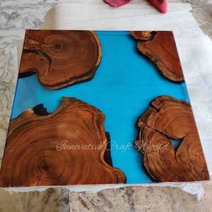Quadratischer Epoxid-Tisch, Couchtisch Epoxyd, Epoxid-Quadratischer Esstisch, quadratischer Holz- und Epoxid-Tisch, Epoxy-Fluss-Tisch, Epoxy-Holztisch