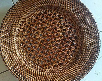 Ręcznie tkany kosz z rattanu – rustykalna, naturalna taca do przechowywania, okrągła taca, półmiski