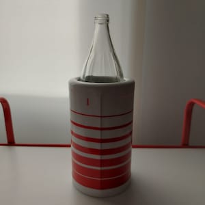 Bottle Cooler Plastic thermobottle with red and white lines Design Pino Spagnolo for Biesse 1980 Style