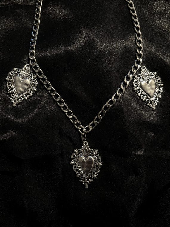 Sacred Heart Necklace || Gothic Jewellery || Gothic || Alternative - Technical View