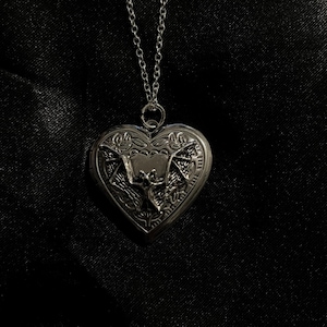 bat heart locket necklace || gothic jewellery || gothic || alternative || goth || vampire || witch || halloween jewellery || alt jewellery