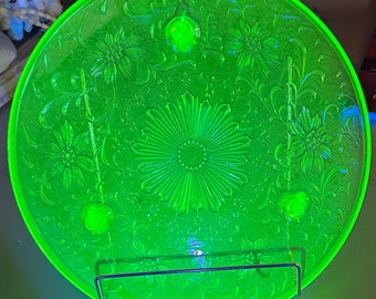 Uranium Glass Cake Plate-US Glass Shaggy Daisy