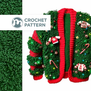 Peut inclure: Un cardigan de Noël en crochet vert avec des bordures et des accents rouges. Le cardigan est orné de petits ornements, de cannes en sucre et d'un écusson bonhomme de neige. Le texte "CROCHET PATTERN" est visible.