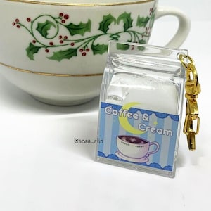Llavero de cartón de leche y café OC de 2"