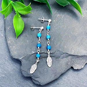 Blaue Apatit Edelstein Ohrringe, Sterling Silber, Wire Wrapped Schmuck, lange Boho baumelt, silberne Feder Ohrringe