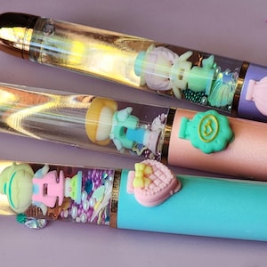 Vintage speelgoedpoppen | Vlotterpen | Nostalgie uit de jaren 80 en 90 | Kawaii | Navulbare inkt | Cadeau voor haar | Fidget speelgoed bureau | Schrijfbriefje cadeau
