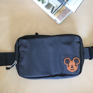 Pochete Disney | Fanny do Mickey Mouse | Sacos de parque | Presentes para amantes da Disney | remendos de couro | Fanny Packs para a Disneylândia