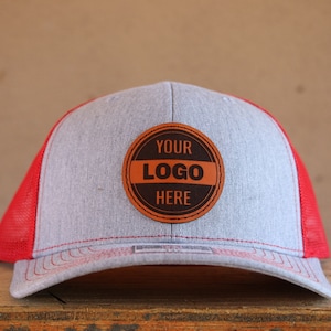 Aangepaste leren truckerpatchhoed | Lasergegraveerd voor bedrijf | Gepersonaliseerde logo of tekst | Richardson-hoeden | Zakelijke merchandise | Zakelijke hoeden