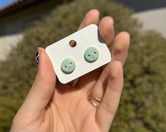 Pendientes Smiski hechos a mano