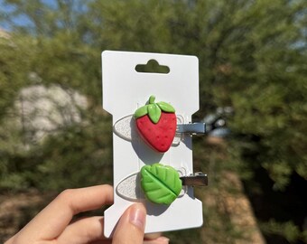 Pinzas para el pelo hechas a mano con forma de hojas de fresa