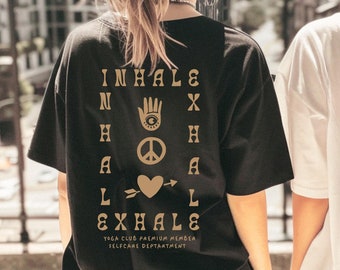 Personalisierbares Yoga Shirt mit Aufdruck "Inhale, Exhale" im Hippie-Stil, Peace & Love Festival Outfit, Meditations T-Shirt, Wellness Mode