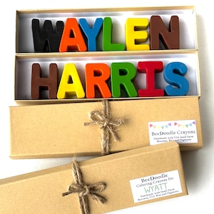 Crayones de cera de abejas con nombre - Fabricados en una pequeña granja - Regalo personalizado para niños - Caja de regalo de Nochebuena - Regalo de taller de Papá Noel para niños