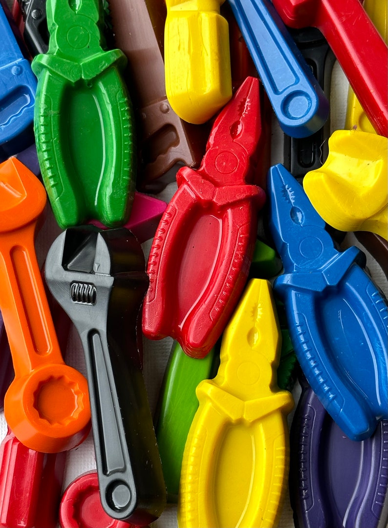 Kids Tool Crayons Set of 12 in Gift Box Inspire Creativity for Kid