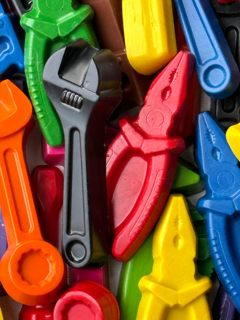 Kids Tool Crayons Set of 12 in Gift Box Inspire Creativity for Kid