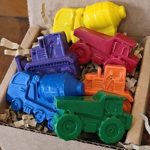 Construction Vehicle Crayons - Dump Truck Birthday Party Favors - Kids Crayon Gift -Bulldozer Crayons - Set of 6 in Gift Box with Label