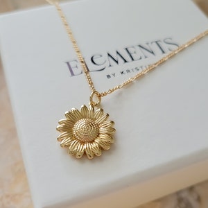 Sunflower Necklace. Gold Filled Daisy Necklace. Minimalist Sun Jewelry. Gold Flower Necklace. Unique Christmas Gift for Her. Gift for Mom Dainty Figaro
