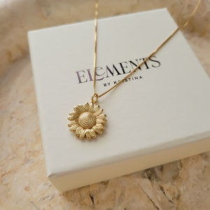 Sunflower Necklace. Gold Filled Daisy Necklace. Minimalist Sun Jewelry. Gold Flower Necklace. Unique Christmas Gift for Her. Gift for Mom Box