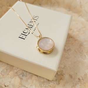 Round Locket Necklace. Gold Locket Necklace. Gold Filled Picture Necklace. Pearl Locket. Photo Memorial Necklace. Christmas Gift For Mom