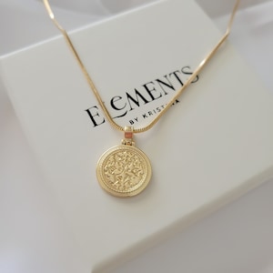 Collier médaillon. Collier pièce de monnaie en or. Bijoux minimalistes délicats. Cadeau fête des mères pour elle