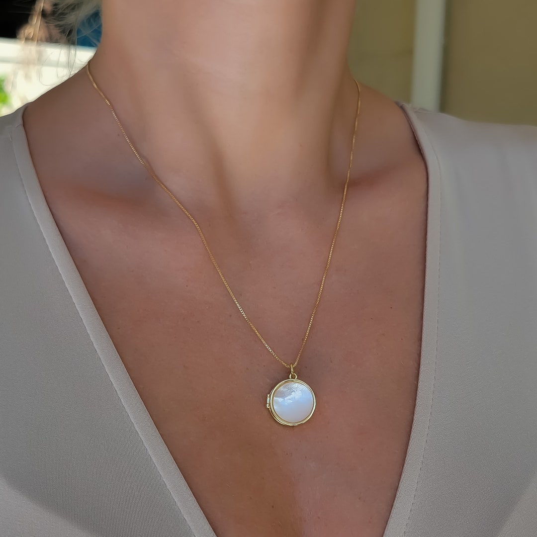 Gold Locket Necklace. Pearl Shell Locket Picture Necklace. Photo ...