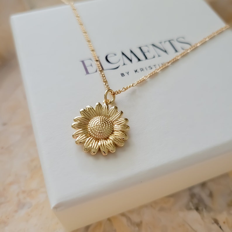 Sunflower Necklace. Gold Filled Daisy Necklace. Minimalist Sun Jewelry. Gold Flower Necklace. Unique Christmas Gift for Her. Gift for Mom Dainty Figaro