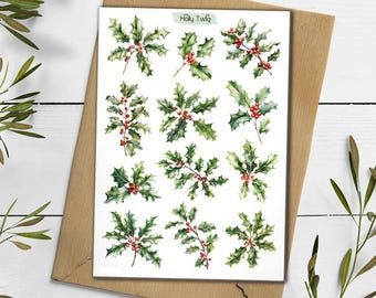 Puede incluir: Una hoja de pegatinas blanca con doce ilustraciones individuales en acuarela de ramas de acebo con hojas verdes dentadas y bayas de color rojo brillante. El texto Holly Twig está impreso en un pequeño recuadro verde en la parte superior.