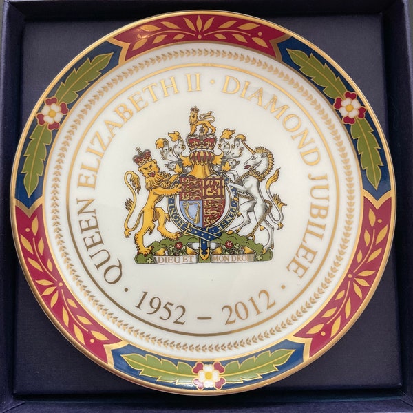 Royal Worcester Queen Elizabeth II Royal Family Plate