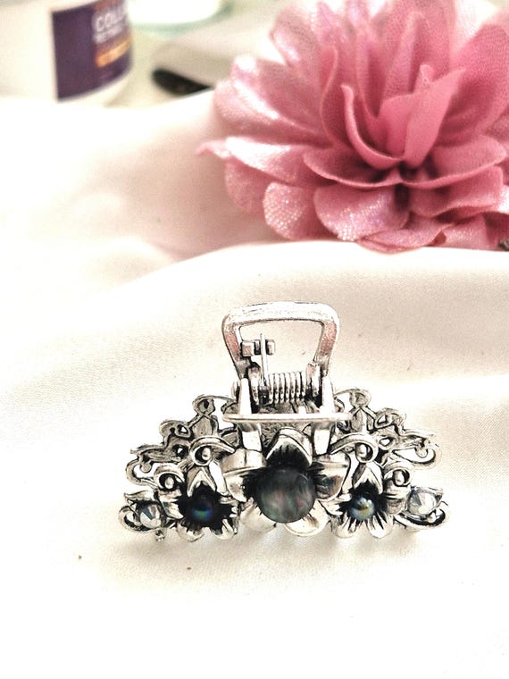 Antique Silver Minimalist Floral Hair Claw With Silver  display picture 1