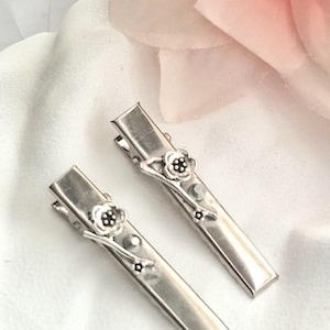 set of 2 silver floral hair clips,alligator clip,crocodile, handmade, rhinestones, silver side clip,minimalist hair slide,flower,leaf clip