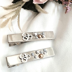 Set of 2 silver crocodile hair clips with Celtic swirl and ball beads, minimalist, alligator clip, handmade, silver side clip,high quality