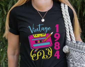 Camiseta feminina de aniversário de 41 anos, camiseta retrô com estampa de lápis e fita cassete dos anos 80, presente vintage dos anos 80, camiseta retrô de aniversário de 1984, camiseta com estampa de fita cassete dos anos 80