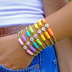 Pulsera personalizada de letras de cuentas Heishi, disco de arcilla polimérica, pulsera inicial personalizada,