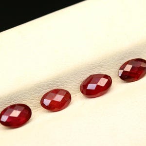 10 stycken (6,55 ct) rubin, 5 x 4 mm blodröda lösa ädelstenar, oval formad rosenslipad rubin för smyckestillverkning, bulkset med ädelstenar