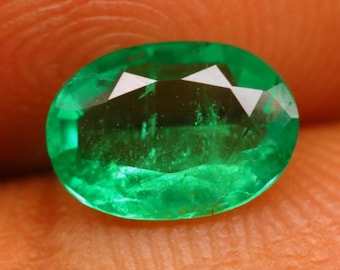 Natural Oval Cut Emerald , 0.90 Carats , 8x6x3 mm , Clean Green Gemstone From Zambia